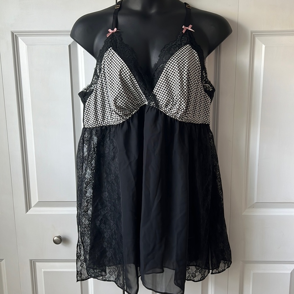 Lacey nightie with houndstooth print size 22/24